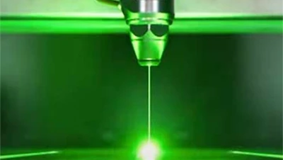 Qu'est-ce qu'un laser guidé par l'eau